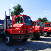 Xe Đầu Kéo Nội Bộ Cảng Kalmar - Động Cơ Diesel